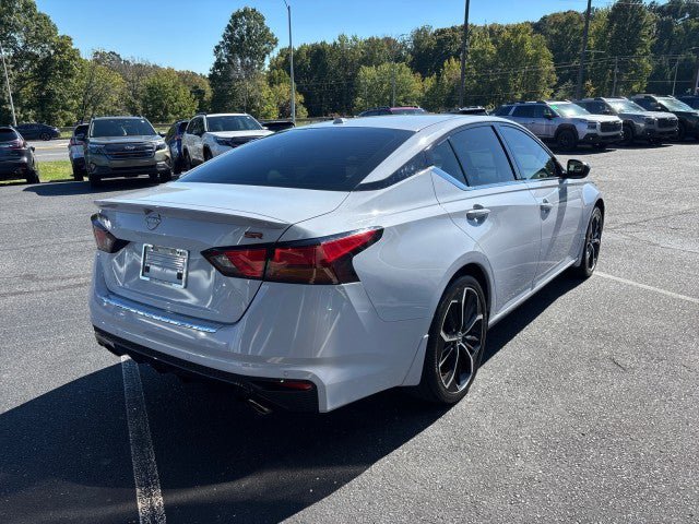 Used 2023 Nissan Altima 2.5 SR FWD image 3