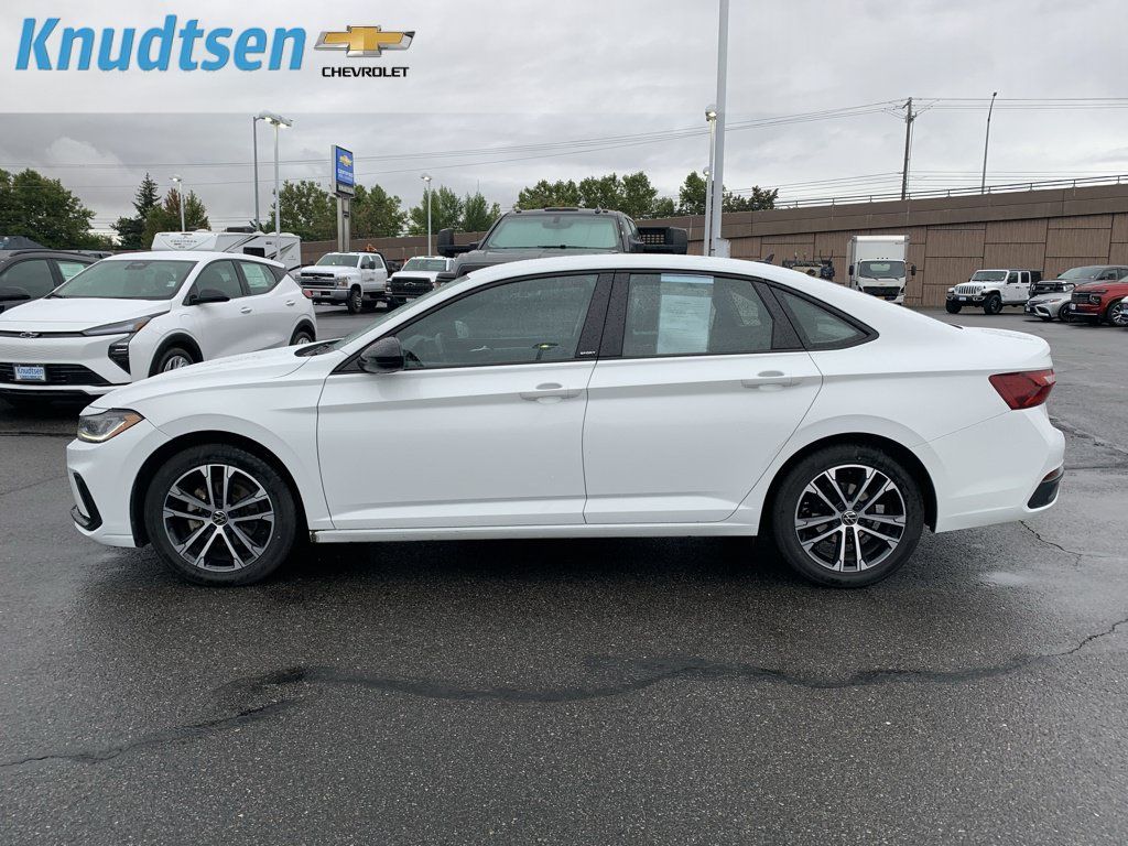 Used 2025 Volkswagen Jetta Sport FWD image 4