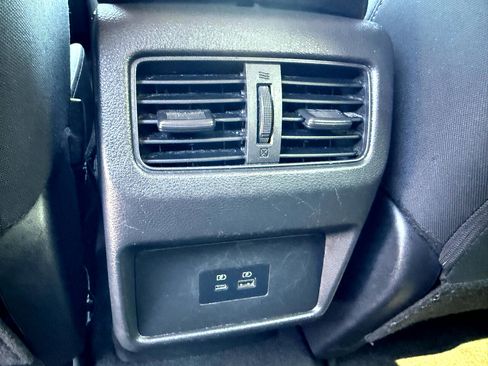 Used 2023 Nissan Rogue SV image 16