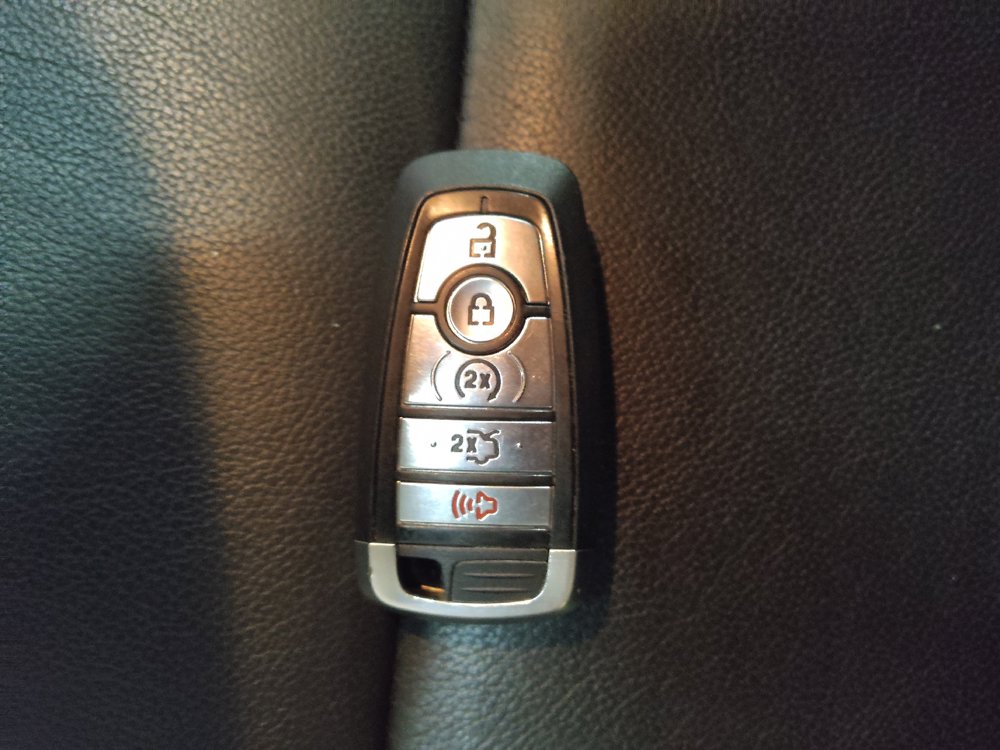 Used 2018 Ford Explorer XLT w/ Equipment Group 202A AWD/4WD image 32