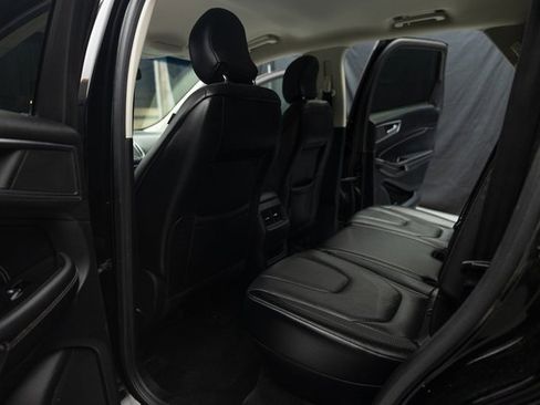 Used 2018 Ford Edge Titanium image 17