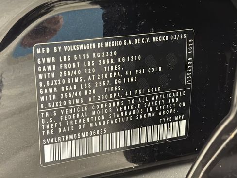 Used 2025 Volkswagen Tiguan SEL R-Line AWD/4WD image 28