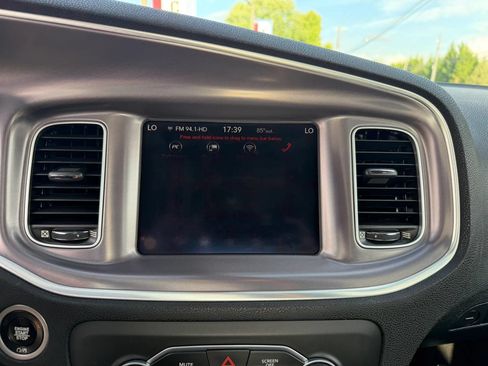 Used 2019 Dodge Charger SXT AWD/4WD image 23