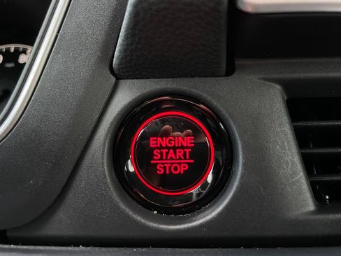Certified 2025 Honda Pilot Touring image 21