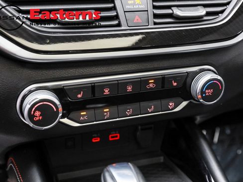 Used 2023 Nissan Altima 2.5 SR w/ SR Premium Package image 19