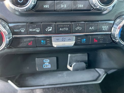 Used 2022 Ford F150 Lariat w/ Equipment Group 501A Mid image 21