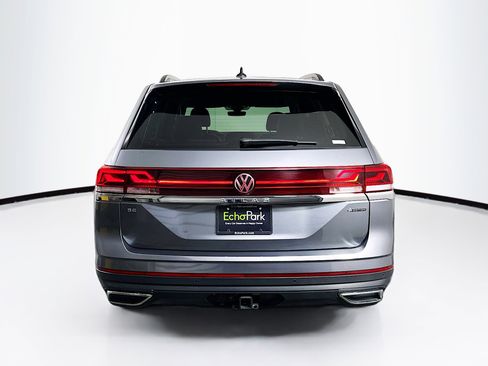 Used 2025 Volkswagen Atlas SE image 7