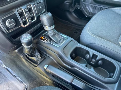 Certified 2024 Jeep Gladiator Sport AWD/4WD image 26