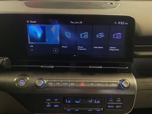 Used 2025 Hyundai Kona SEL FWD image 25