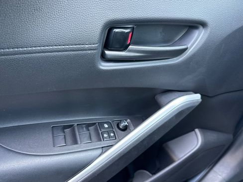 Certified 2025 Toyota Corolla Cross LE FWD image 14