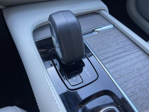 Used 2024 Volvo XC90 B6 Plus image 12