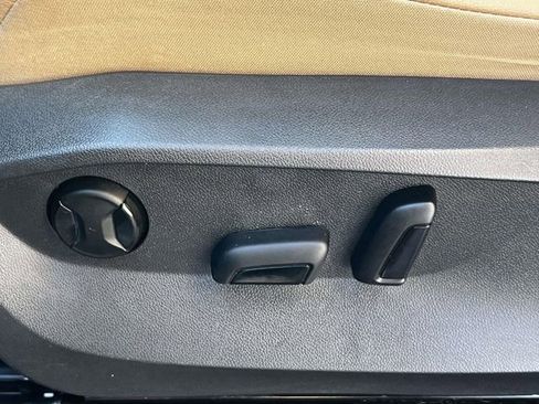 Certified 2023 Volkswagen Tiguan SE w/ Panoramic Sunroof Package image 20