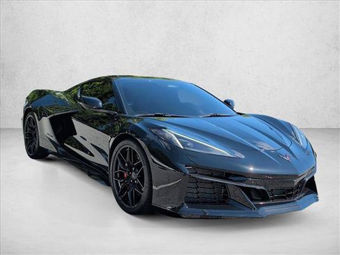 Used 2024 Chevrolet Corvette Z06 RWD image 3