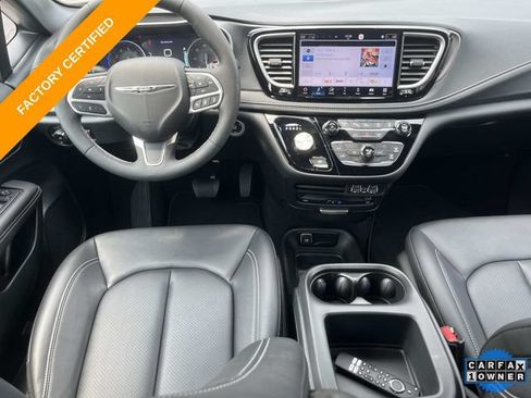 Used 2025 Chrysler Pacifica Select w/ Uconnect Theater Family Group FWD image 14