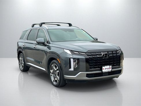 Used 2024 Hyundai Palisade Limited image 3