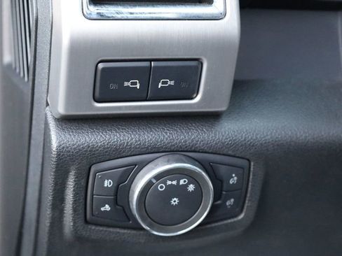 Used 2015 Ford F150 Platinum w/ Equipment Group 701A Luxury image 28