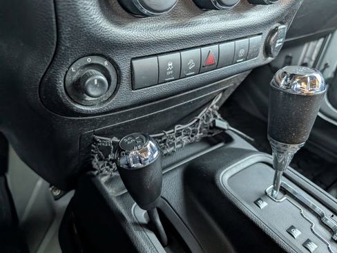 Used 2014 Jeep Wrangler Unlimited Sahara w/ Connectivity Group image 19