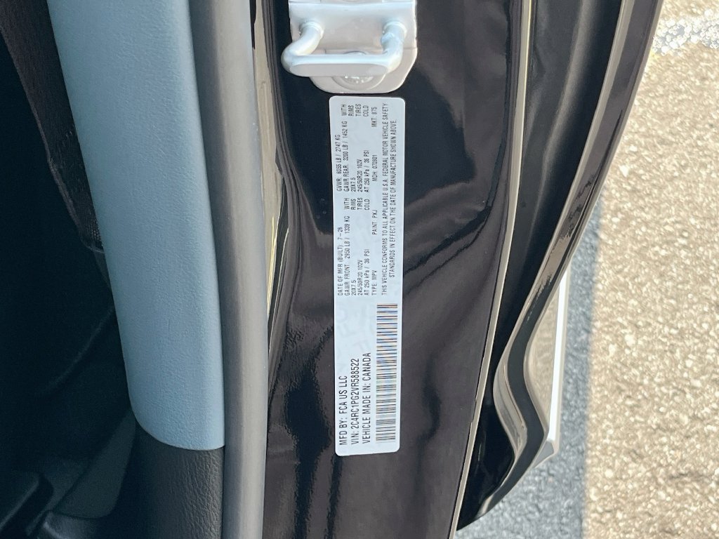 New 2027 Chrysler Pacifica Pinnacle w/ Theater Group FWD image 35