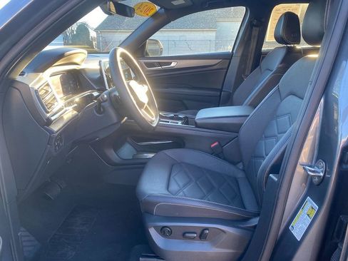 Used 2024 Volkswagen Atlas Cross Sport SE image 12