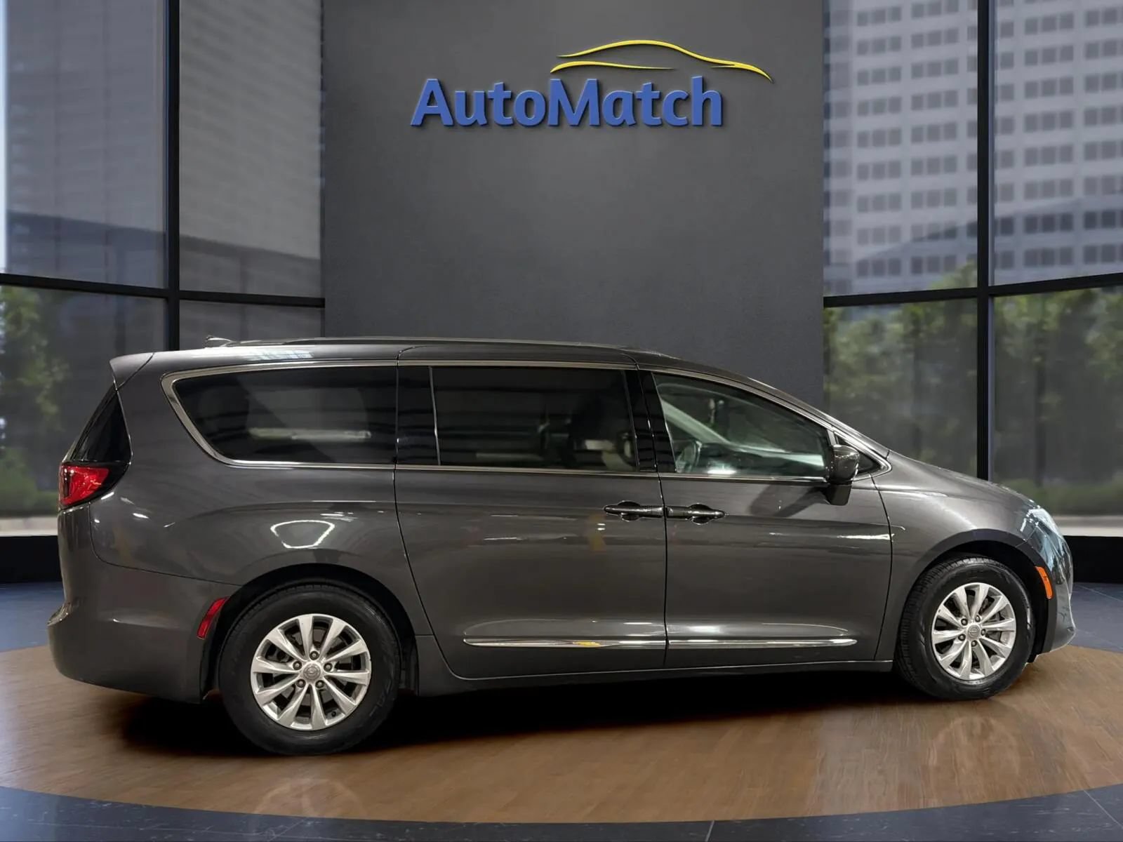 Used 2019 Chrysler Pacifica Touring-L FWD image 12