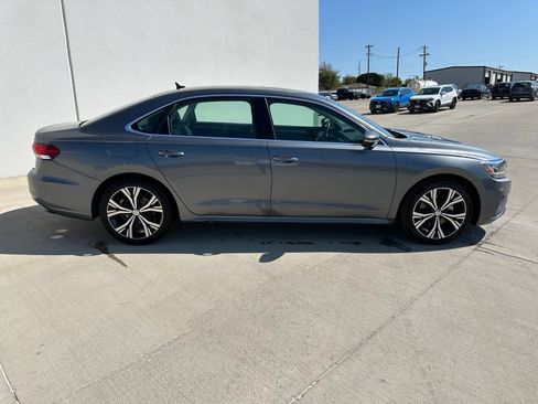 Used 2021 Volkswagen Passat 2.0T SE FWD image 9