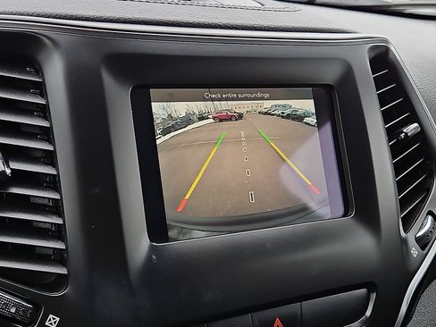 Used 2019 Jeep Cherokee Latitude Plus image 17