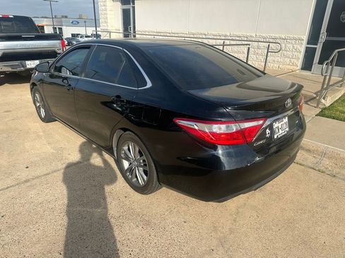 Used 2017 Toyota Camry LE image 5