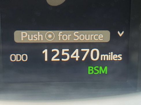 Used 2019 Toyota Highlander XLE AWD/4WD image 16