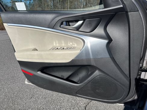 Used 2025 Genesis G70 2.5T image 10