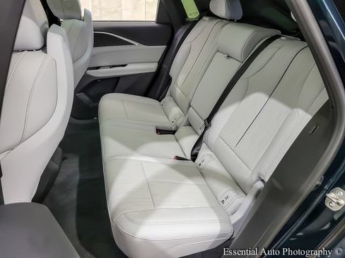 Certified 2024 Cadillac Lyriq Luxury RWD image 12