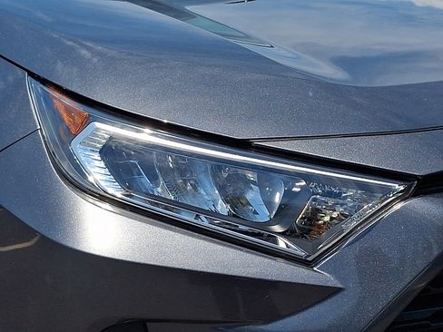 Used 2019 Toyota RAV4 XLE Premium w/ Cold Weather Package AWD/4WD image 9