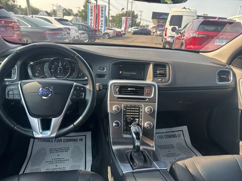 Used 2016 Volvo V60 T5 Premier w/ Convenience Package FWD image 12