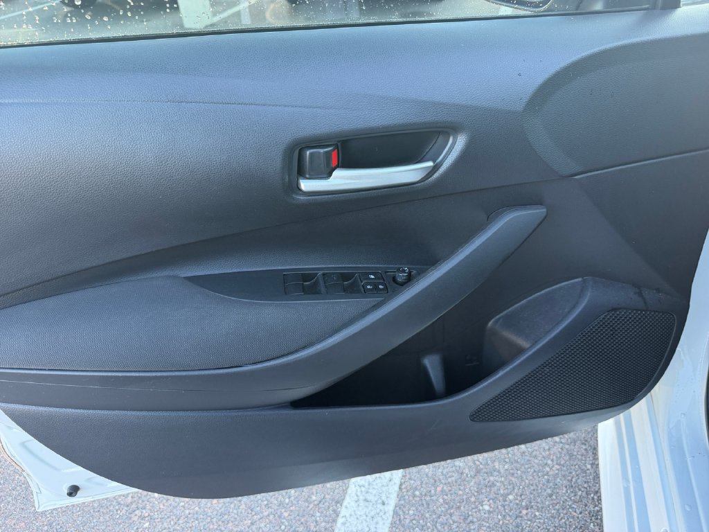 Used 2020 Toyota Corolla LE FWD image 11