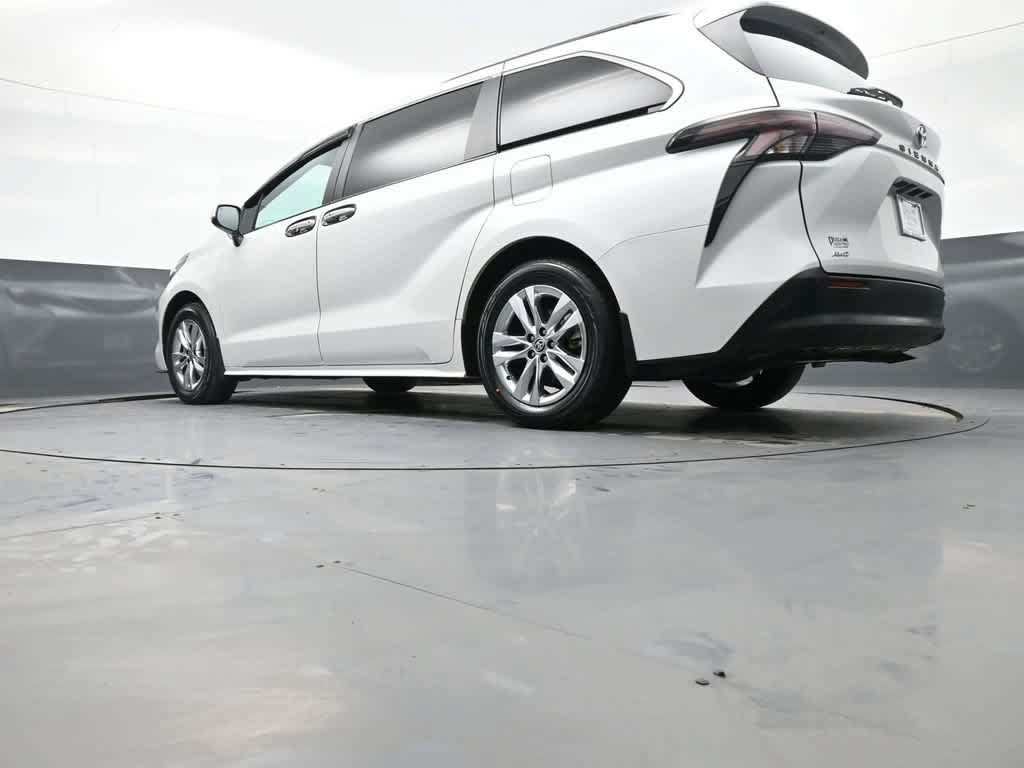 Used 2024 Toyota Sienna XLE w/ XLE Plus Package AWD/4WD image 34