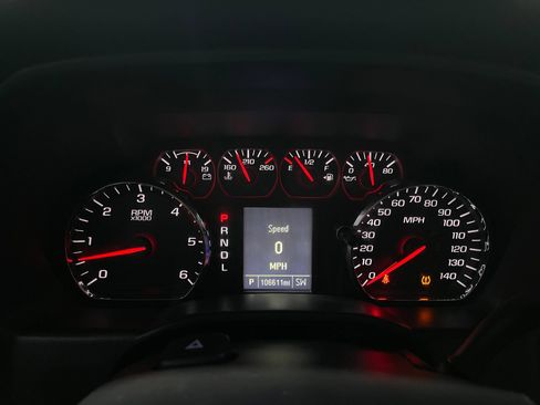 Used 2018 Chevrolet Silverado 1500 Custom w/ Custom Value Package AWD/4WD image 21