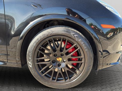 Used 2017 Porsche Cayenne GTS AWD/4WD image 32