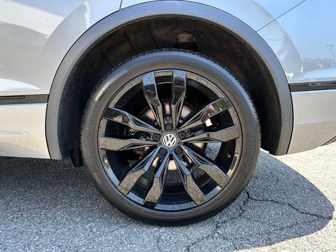 Used 2021 Volkswagen Tiguan SE R-Line AWD/4WD image 42