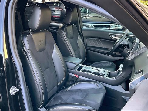Used 2023 Ford Edge ST image 7
