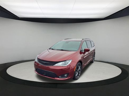 Used 2020 Chrysler Pacifica Touring-L w/ Advanced Safetytec Group image 4
