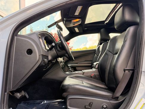 Used 2022 Dodge Charger SXT w/ Leather Interior Group RWD image 16