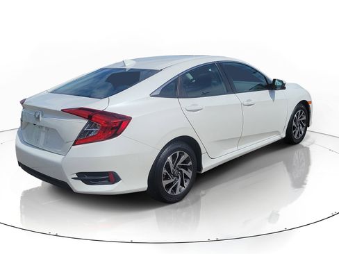 Used 2018 Honda Civic EX image 3