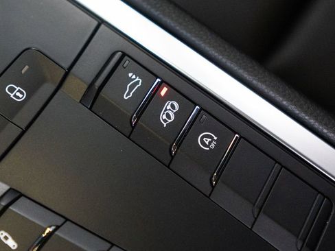 Certified 2018 Porsche 911 Carrera S RWD image 25