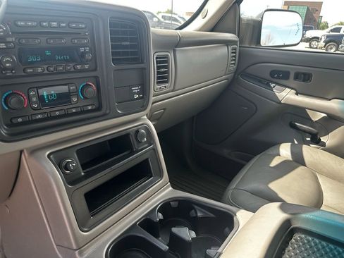 Used 2005 GMC Sierra 2500 SLT w/ Skid Plate Package image 35