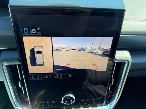 Used 2025 GMC Yukon Denali AWD/4WD image 24