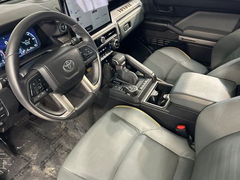 Used 2025 Toyota 4Runner Trailhunter AWD/4WD image 14