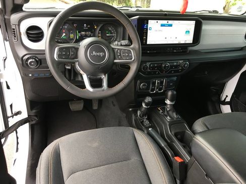 Used 2024 Jeep Wrangler Unlimited Sahara AWD/4WD image 25