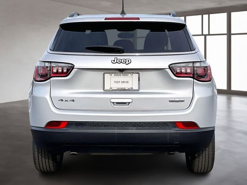 Used 2024 Jeep Compass Latitude image 5