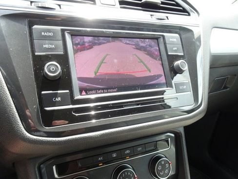 Used 2018 Volkswagen Tiguan S FWD image 17
