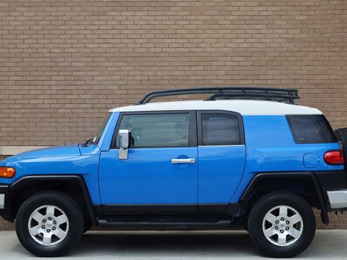 Used 2007 Toyota FJ Cruiser 2WD image 2