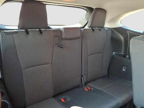 Used 2023 Toyota Highlander L image 15